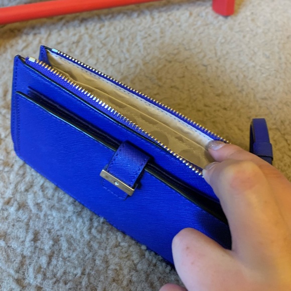 Kate spade ♠️ wristlet - Picture 4 of 8